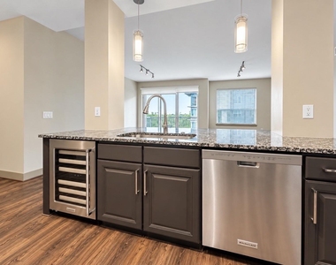 10401 Town And Country Way - Photo Thumbnail 4