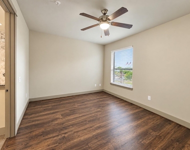 10401 Town And Country Way - Photo Thumbnail 9