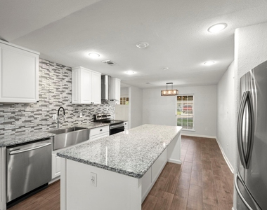 2909 Livingston Drive - Photo Thumbnail 7