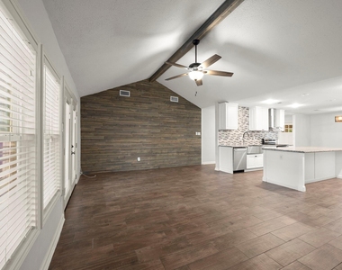2909 Livingston Drive - Photo Thumbnail 11