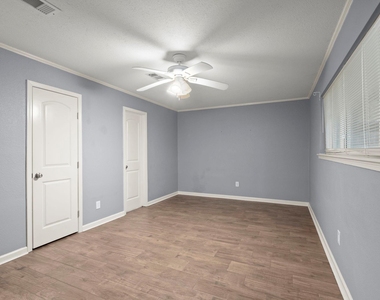 2909 Livingston Drive - Photo Thumbnail 14