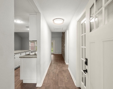 2909 Livingston Drive - Photo Thumbnail 2