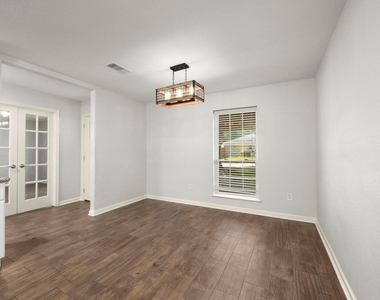 2909 Livingston Drive - Photo Thumbnail 4