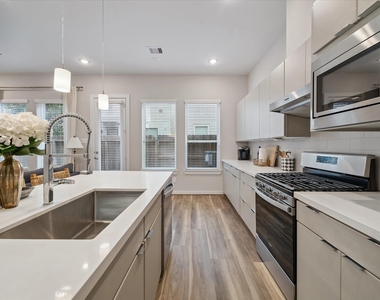 606 Thornton Road - Photo Thumbnail 4