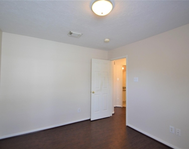 5007 Bellmead Drive - Photo Thumbnail 34
