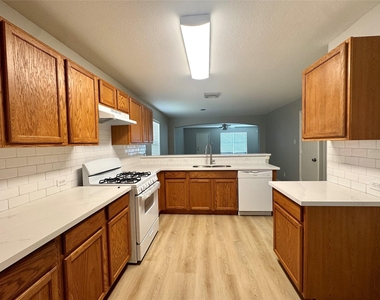 18714 Desert Marigold Drive - Photo Thumbnail 10