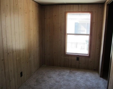 1306 Avenue E - Photo Thumbnail 6