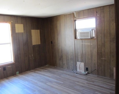 1306 Avenue E - Photo Thumbnail 7