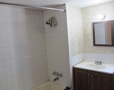 1306 Avenue E - Photo Thumbnail 8