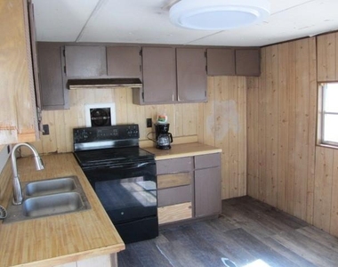 1306 Avenue E - Photo Thumbnail 2