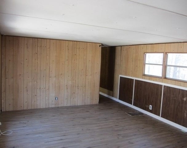 1306 Avenue E - Photo Thumbnail 3