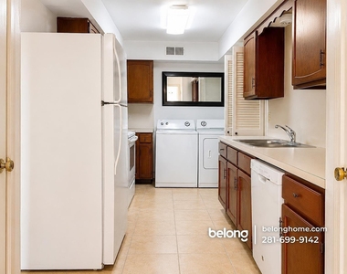 357 N Post Oak Ln - Photo Thumbnail 8
