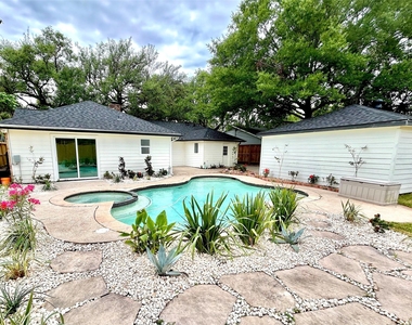 2511 Briarpark Drive - Photo Thumbnail 6
