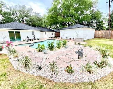2511 Briarpark Drive - Photo Thumbnail 5
