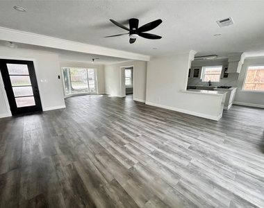 2511 Briarpark Drive - Photo Thumbnail 12