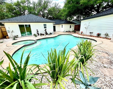 2511 Briarpark Drive - Photo Thumbnail 7