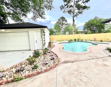 2511 Briarpark Drive - Photo Thumbnail 11