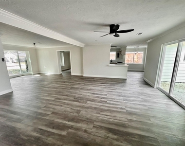 2511 Briarpark Drive - Photo Thumbnail 13
