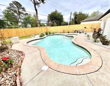 2511 Briarpark Drive - Photo Thumbnail 9