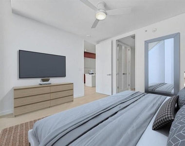 313 W 17th Street - Photo Thumbnail 8