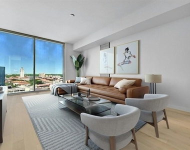 313 W 17th Street - Photo Thumbnail 9