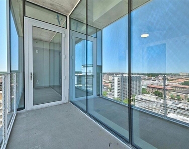 313 W 17th Street - Photo Thumbnail 15