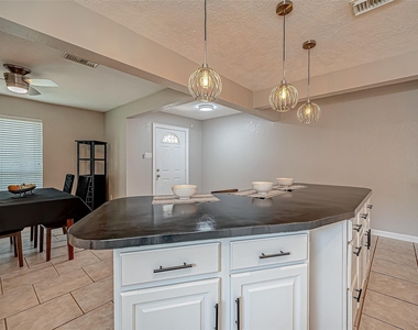 2607 Plymouth Rock Drive - Photo Thumbnail 13