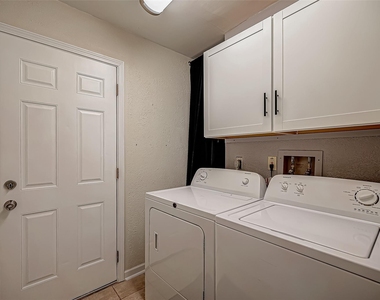 2607 Plymouth Rock Drive - Photo Thumbnail 14