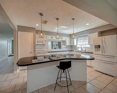 2607 Plymouth Rock Drive - Photo Thumbnail 10