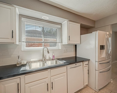 2607 Plymouth Rock Drive - Photo Thumbnail 12