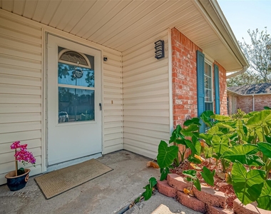 2607 Plymouth Rock Drive - Photo Thumbnail 1