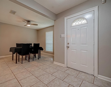 2607 Plymouth Rock Drive - Photo Thumbnail 2