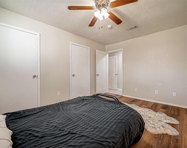 2607 Plymouth Rock Drive - Photo Thumbnail 16