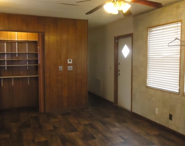 106 Gossett Street - Photo Thumbnail 3