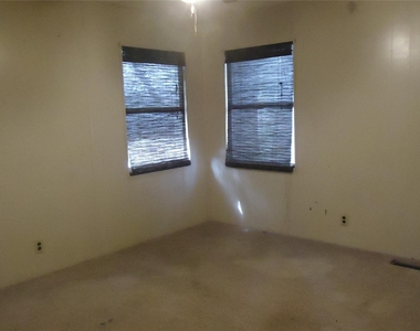 106 Gossett Street - Photo Thumbnail 1