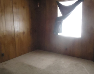 106 Gossett Street - Photo Thumbnail 2