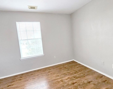 1707 Nichole Woods Drive - Photo Thumbnail 11