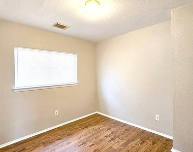 1707 Nichole Woods Drive - Photo Thumbnail 9