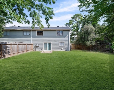 10011 Spring Place Drive - Photo Thumbnail 20
