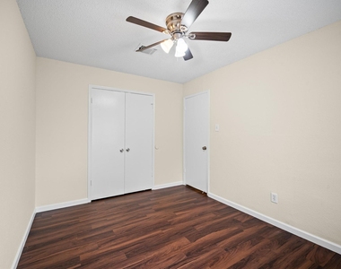 10011 Spring Place Drive - Photo Thumbnail 18