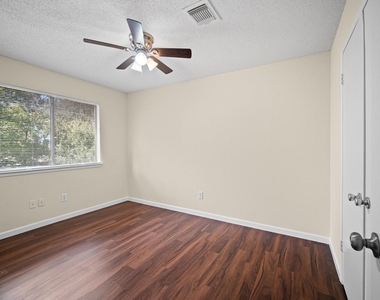 10011 Spring Place Drive - Photo Thumbnail 17