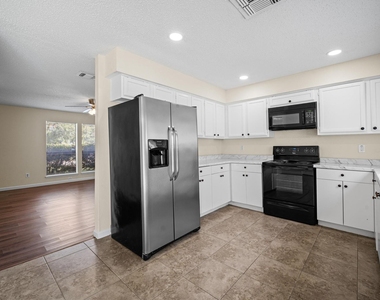 10011 Spring Place Drive - Photo Thumbnail 6