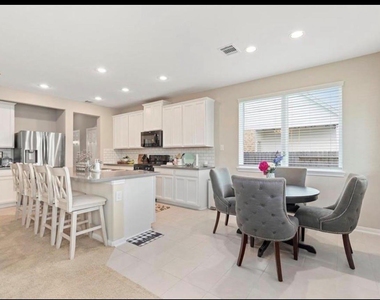 17639 Cypress Hilltop Way - Photo Thumbnail 10
