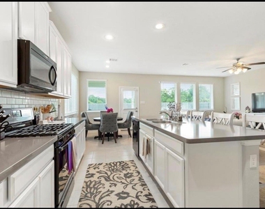 17639 Cypress Hilltop Way - Photo Thumbnail 13