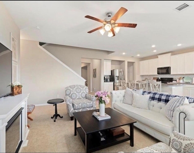 17639 Cypress Hilltop Way - Photo Thumbnail 8