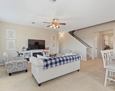 17639 Cypress Hilltop Way - Photo Thumbnail 9