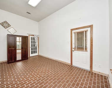 3818 S Barnett Way - Photo Thumbnail 13