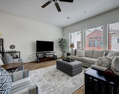 1016 Green Kensington Drive - Photo Thumbnail 12