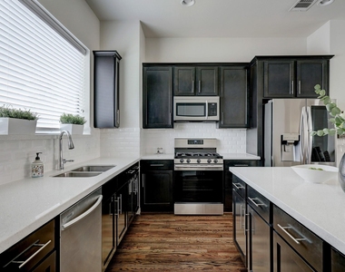 1016 Green Kensington Drive - Photo Thumbnail 15