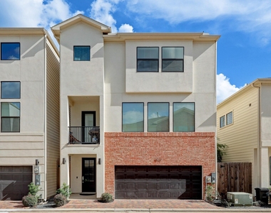1016 Green Kensington Drive - Photo Thumbnail 3